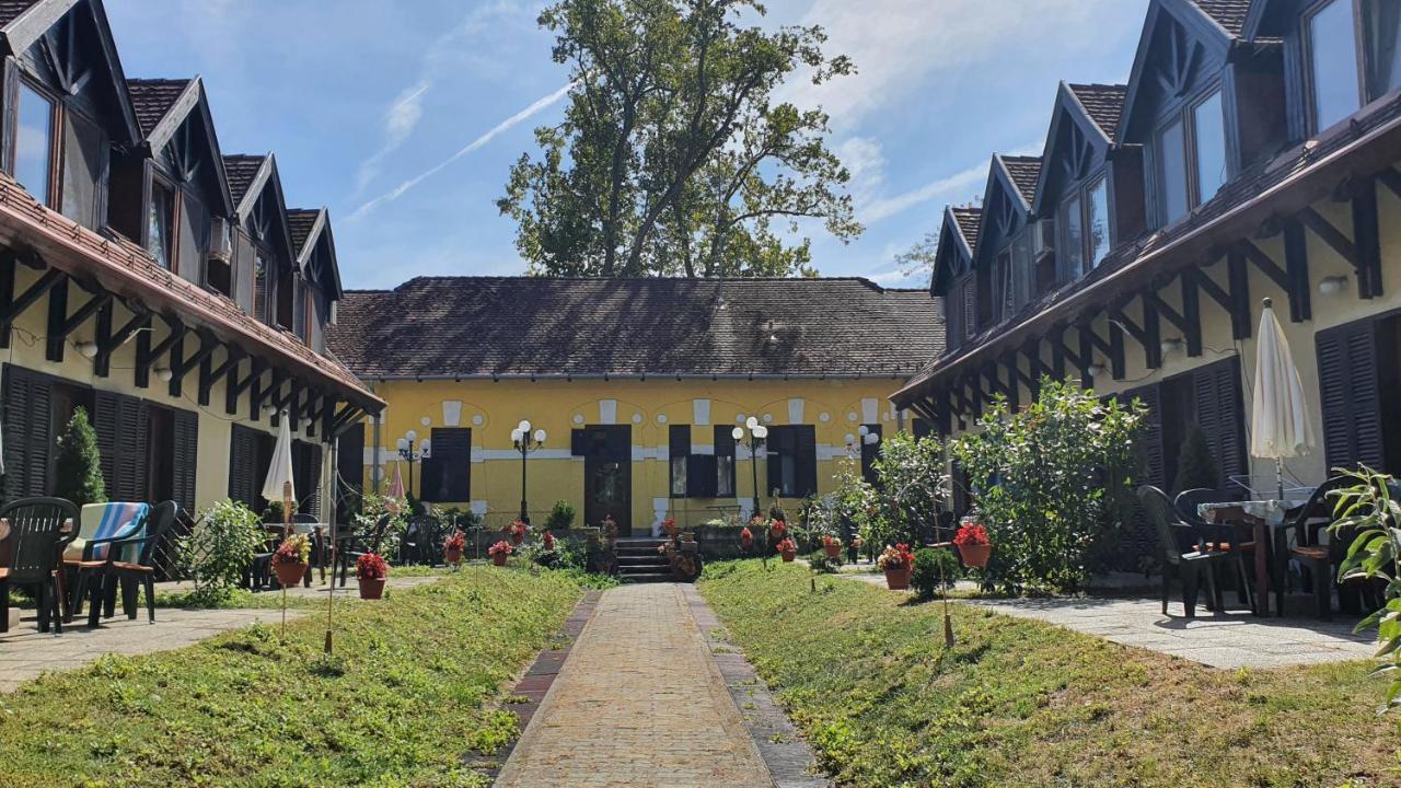 Harmonia Apartmanhaz Balatonlelle Exterior foto