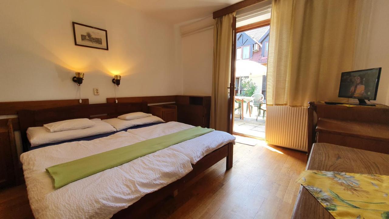 Harmonia Apartmanhaz Balatonlelle Exterior foto