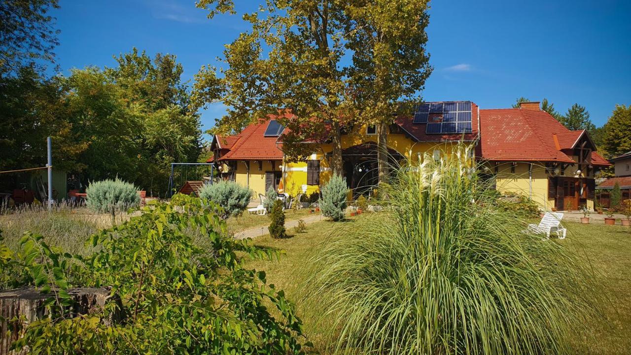 Harmonia Apartmanhaz Balatonlelle Exterior foto
