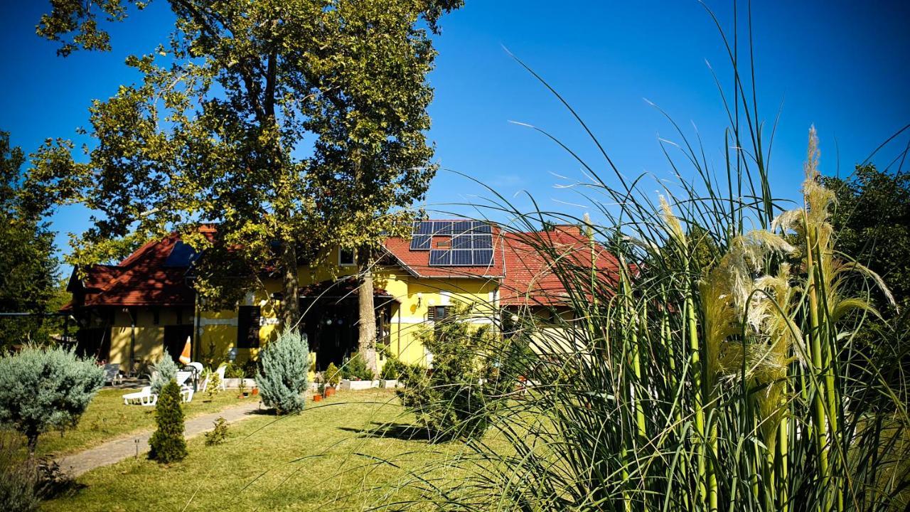 Harmonia Apartmanhaz Balatonlelle Exterior foto