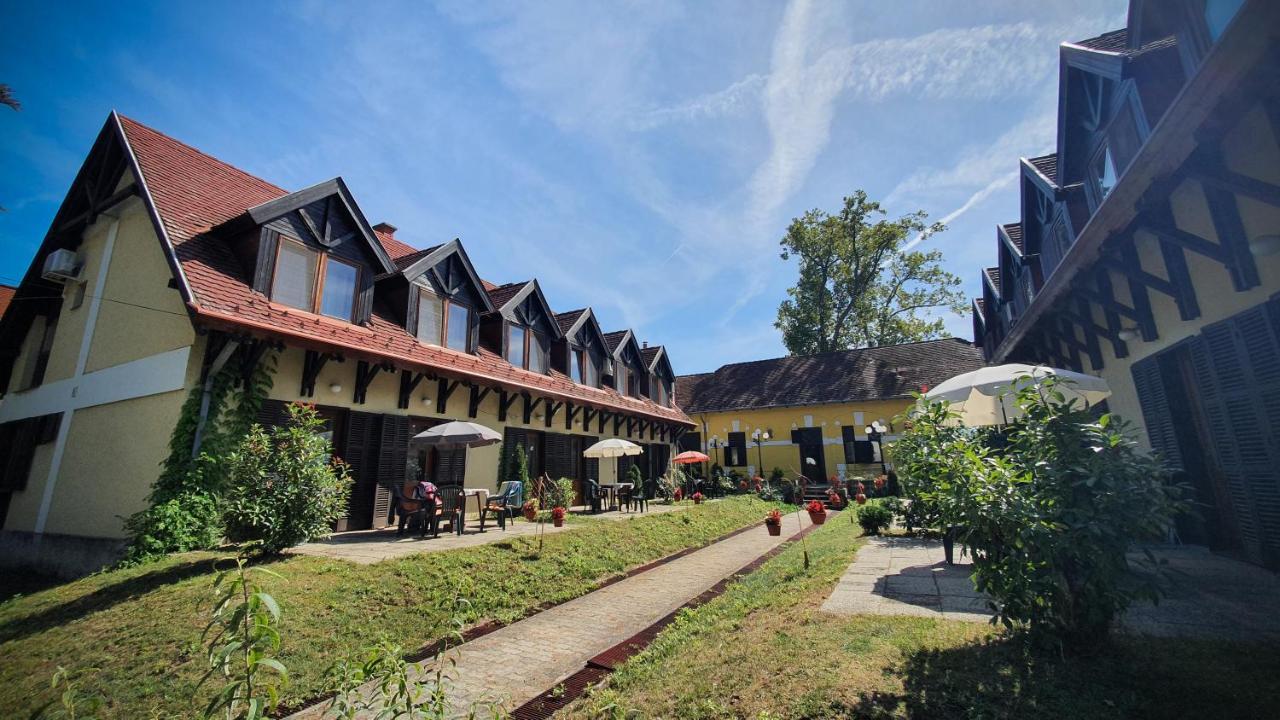 Harmonia Apartmanhaz Balatonlelle Exterior foto