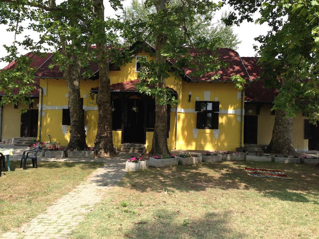 Harmonia Apartmanhaz Balatonlelle Exterior foto