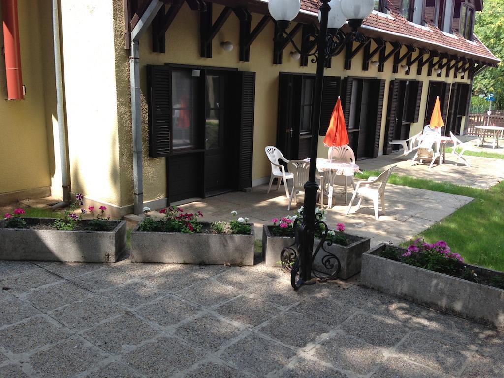 Harmonia Apartmanhaz Balatonlelle Exterior foto